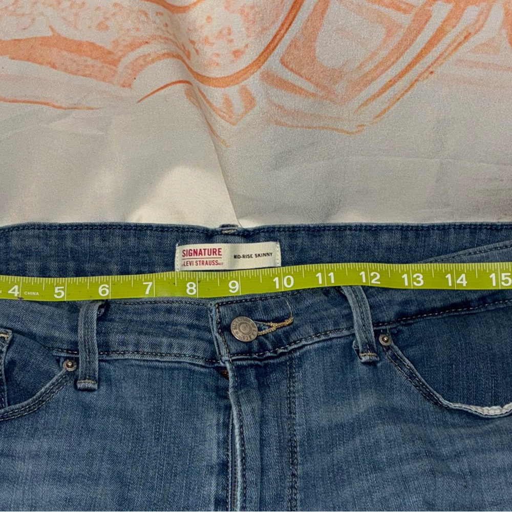 Levi's Women's Light Blue and Medium Blue Skinny Jeans - Pair - Picture 10 of 13